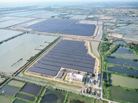 高架型太陽能模組支架組裝及併聯發電完成-光電廠AB區
